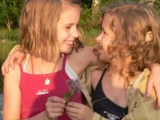 Bild: Die eigenen Kinder hören können: Zeitschrift Schnecke informiert über CI-Versorgung gehörloser Eltern
