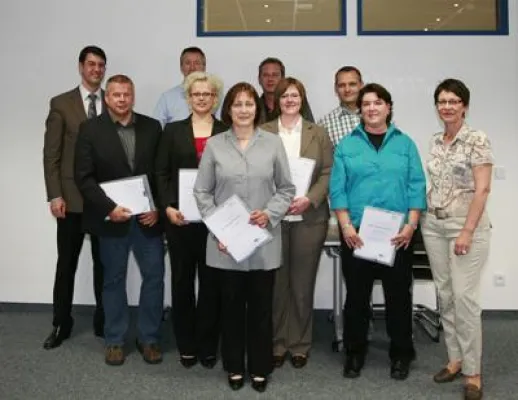 Bild: Hochschule Weserbergland vergibt Managementzertifikat an zehn Führungskräfte