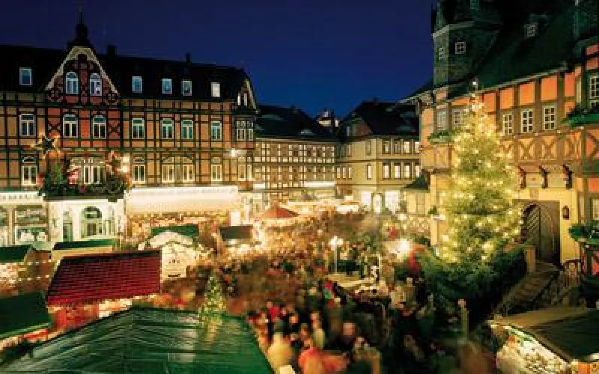 Weihnachtsmärchen mit Lichterzauber: Der vielleicht schönste Markt im ganzen Harz ? der historische Weihnachtsmarkt in Werni