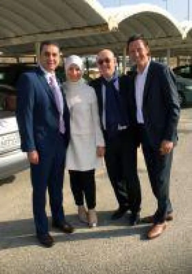 vo. li. Dr. med. Monther Abu Namus mit Frau, Dr. Kai Ruffmann, Facharzt für Innere Medizin-Kardiologie, Markus Ott, GF enverdis