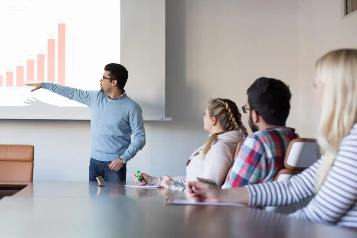 Im neuen Master-Studiengang „Strategisches Management“ können sich Studierende für Führungsaufgaben in Wirtschaftsunternehmen, öffentlichen Verwaltungen und Verbänden qualifizieren. (Foto: Bonnie Bart
