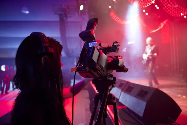 Bild: Studierende des SAE Institute Frankfurt filmen auf der Musikmesse 62 Live-Konzerte