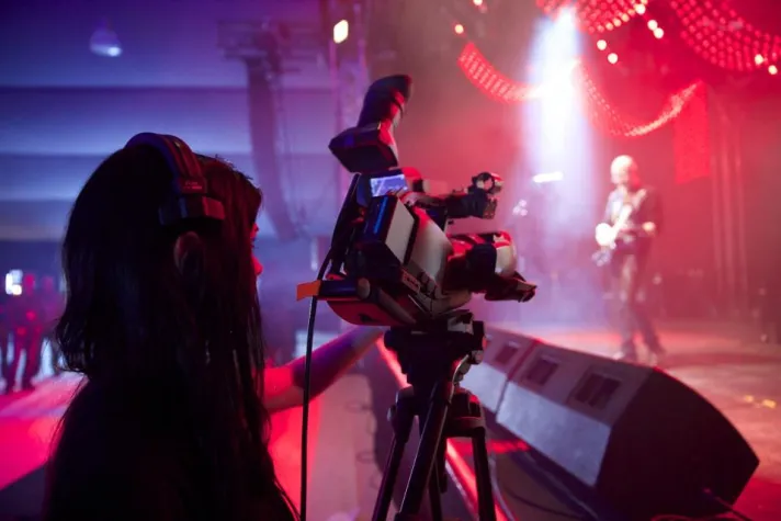 Studierende des SAE Institute Frankfurt filmen auf der Musikmesse 62 Live-Konzerte Bild: Studierende des SAE Institute Frankfurt filmen auf der Musikmesse 62 Live-Konzerte