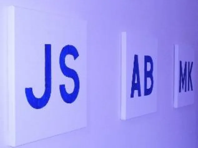 Bild: Neues Kunstprojekt mit 676 einzigartigen Bildern mit persönlichen Initialen