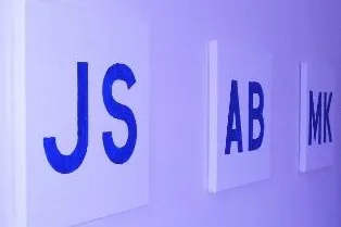 Bild: Neues Kunstprojekt mit 676 einzigartigen Bildern mit persönlichen Initialen
