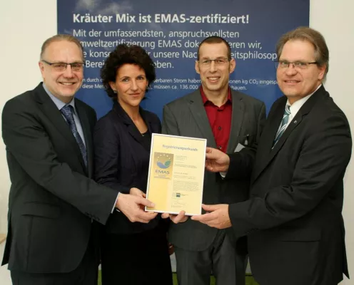 Bild: Kräuter Mix erhält Zertifikat für nachhaltigen Umweltschutz
