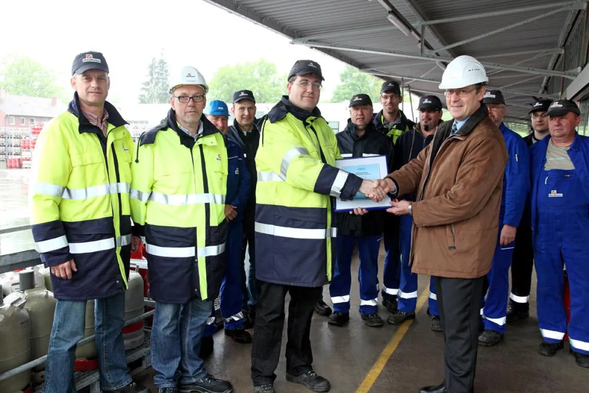 Übergabe der Auszeichnung für sicheres Arbeiten im Werk Münster-Gremmendorf der Westfalen AG.