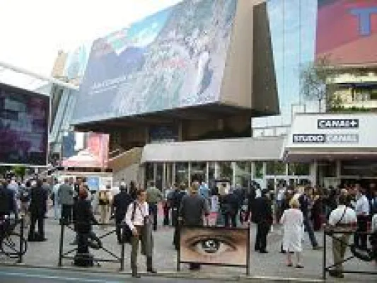 'Pangea Day 2008': Die preisgekrönte Filmemacherin Jehane Noujaim stellt Ihr Projekt auf der MIPCOM 2007 vor Bild: 'Pangea Day 2008': Die preisgekrönte Filmemacherin Jehane Noujaim stellt Ihr Projekt auf der MIPCOM 2007 vor