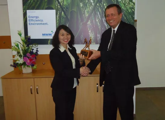 Bild: MWM Asia Pacific erhält den Singapur Health Award 2012 in Bronze