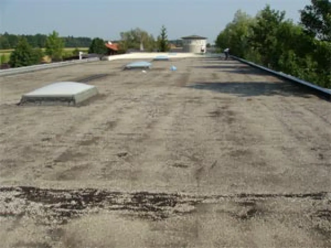 Sanierungsfall Flachdach. Quelle : HPS Polymere Systeme