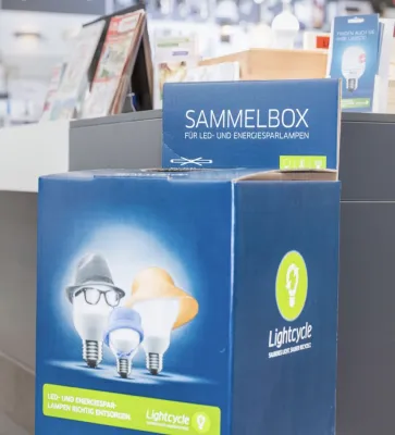 Bild: Mit www.sammelstellensuche.de Bußgelder beim Entsorgen von Leuchtmitteln vermeiden
