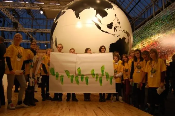 Kleine Klimaschützer überreichten auf UN-Klimagipfel 2,8 Millionen „Grünen Meilen“ für das Weltklima Bild: Kleine Klimaschützer überreichten auf UN-Klimagipfel 2,8 Millionen „Grünen Meilen“ für das Weltklima