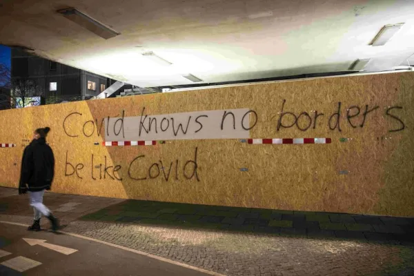 Berlin: Erste Demo nach Lockerung - Bergpartei fordert Legalisierung von Besetzungen Bild: Berlin: Erste Demo nach Lockerung - Bergpartei fordert Legalisierung von Besetzungen