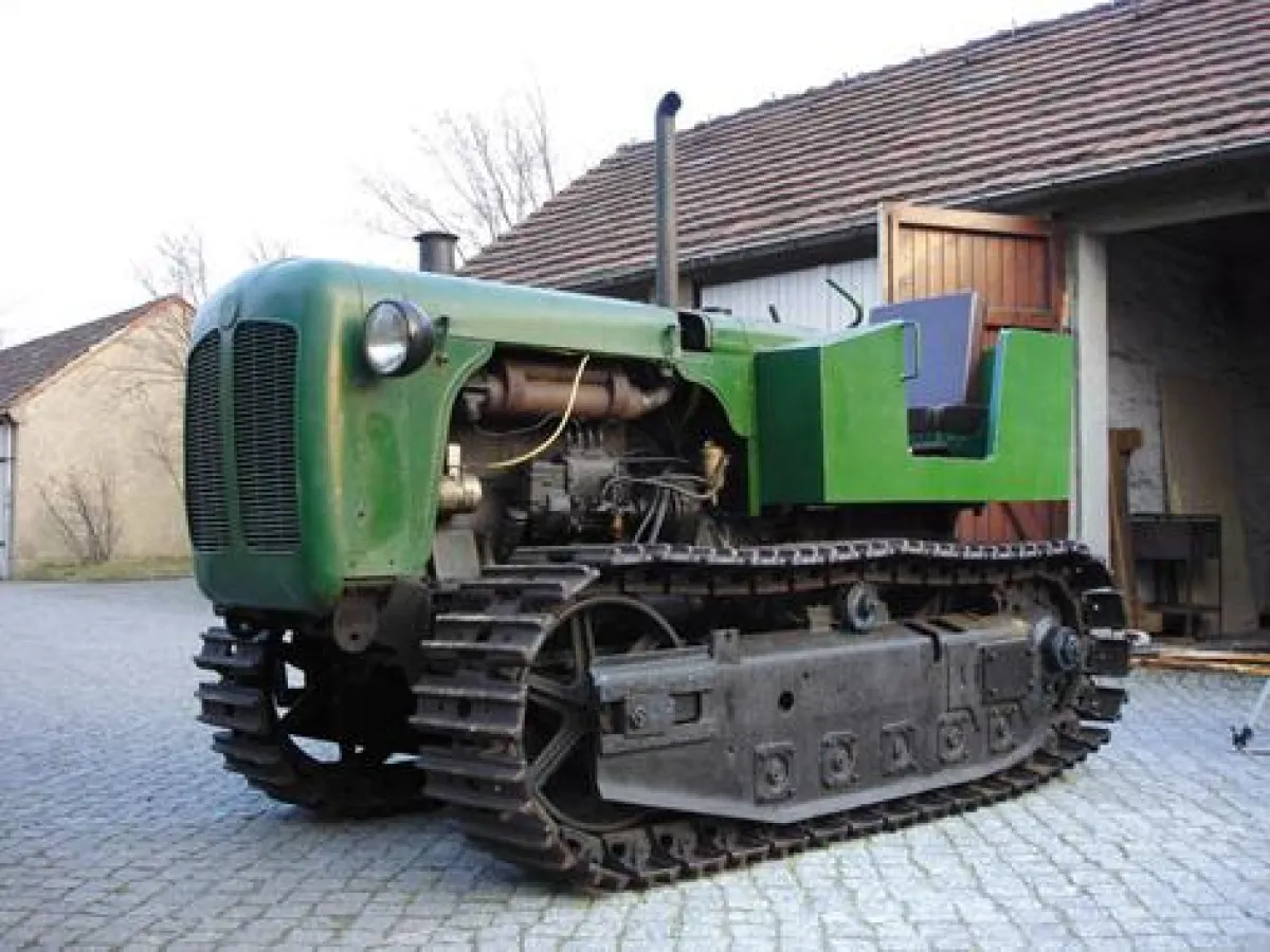 Außergewöhnliches DDR-Modell: Der Famo Raupenschlepper