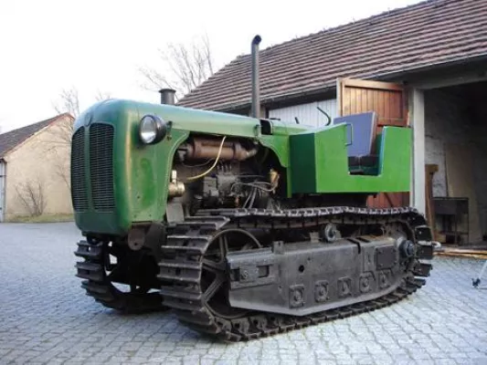 Bild: Traktoren begeistern seit 100 Jahren