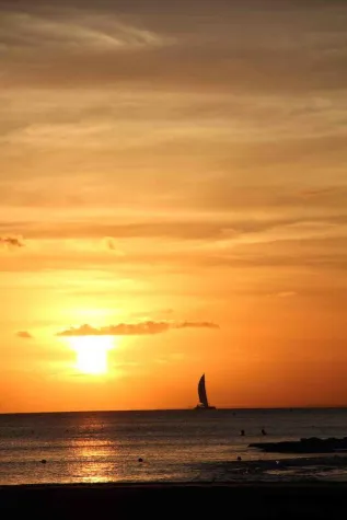 Bild: Urlaub ab 50plus - Mit dem Flieger und Auto unterwegs - Günstiges Parken am Flughafen