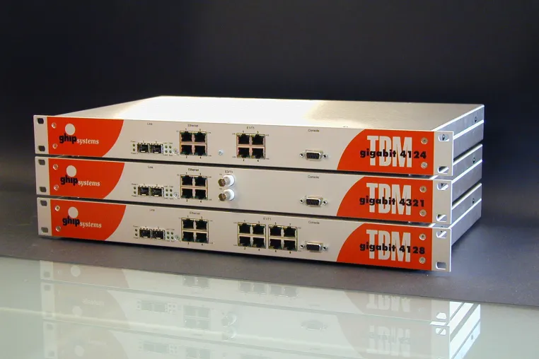 Multiplexer überträgt Sprache und Daten über eine Glasfaser Bild: Multiplexer überträgt Sprache und Daten über eine Glasfaser