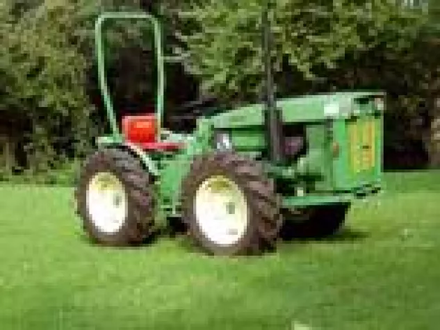 Bild: Klein aber oho: Ein Holder Schlepper geht durch dick und dünn - neu auf DVD