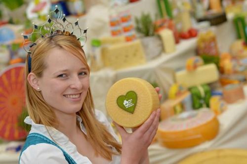 Zepterübergabe im Milchland Bayern - Krönung der neuen Bayerischen ...