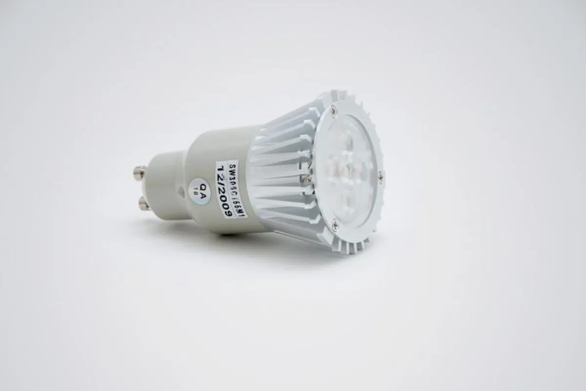 Dieses Hochvolt-Leuchtmittel ersetzt einen 50W Halogenstrahler