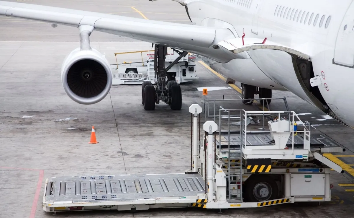 Luftfracht Transporte von Gfahrgut nach Aserbaidschan