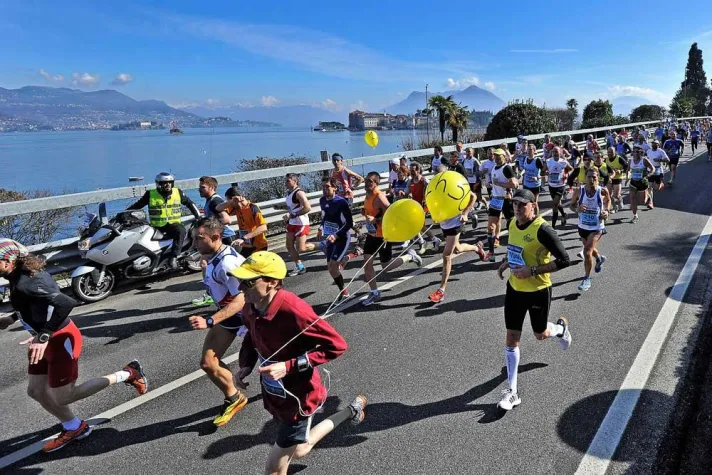 Bild: Laufen mit Panorama: Lago Maggiore Marathon