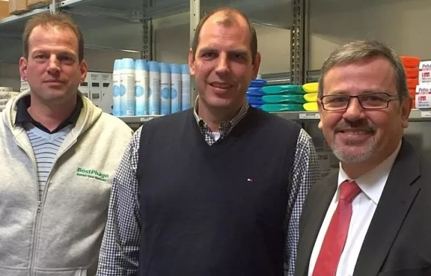 Bild: Oberbürgermeister Eger zu Besuch bei der BestiMed GmbH in Speyer