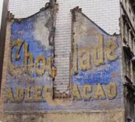 Bild: Ghostletters und alte Ladenbeschriftungen