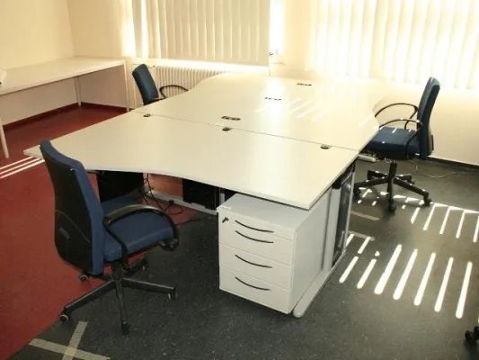 Bild: Heute Verkaufsstart von 600 kompletten Büro-Arbeitsplätzen und Bürostühlen in Berlin