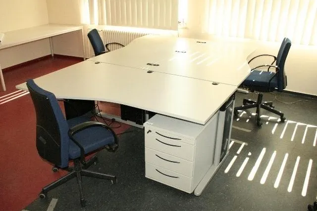 Bild: Heute Verkaufsstart von 600 kompletten Büro-Arbeitsplätzen und Bürostühlen in Berlin