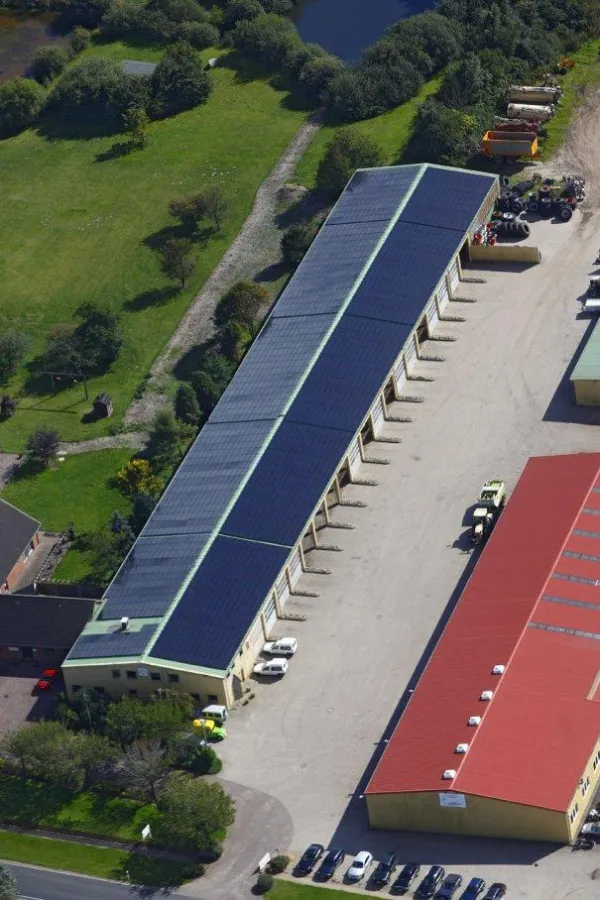 CIS-Photovoltaik-Anlage mit AVANCIS PowerMax® Modulen (Copyright Avancis)