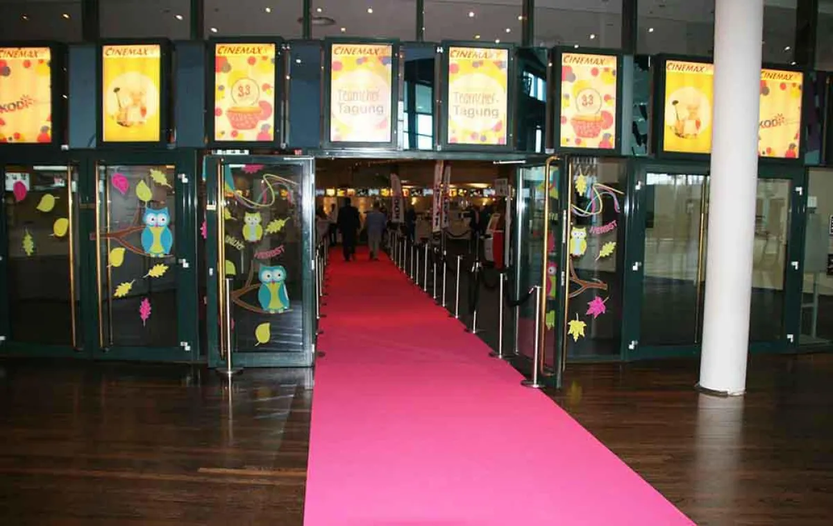 Der Eingang der Teamchef-Tagung im CinemaxX Mülheim