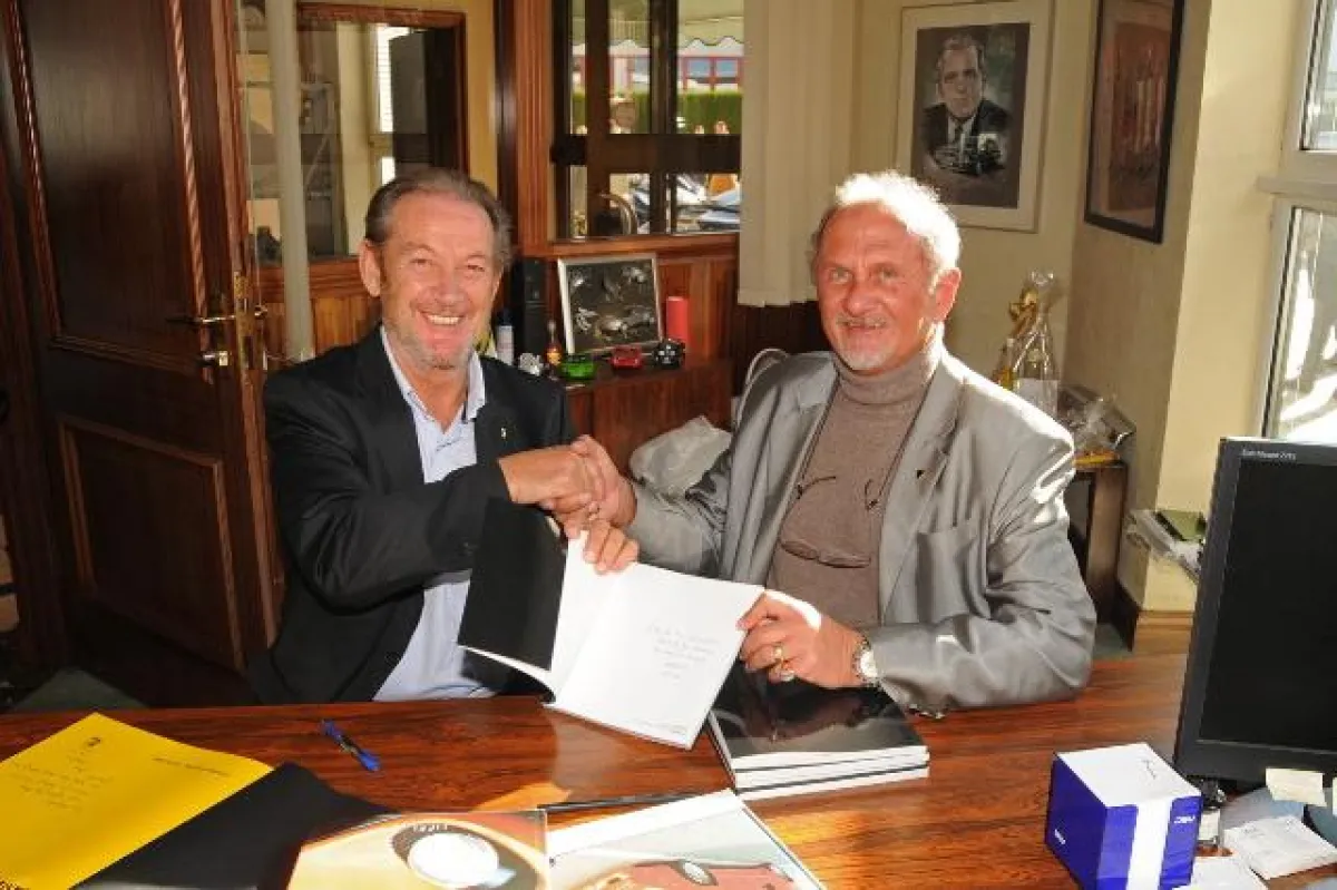 Dr. Andreas von Schuttenbach und TestfahrerlegendeValentino Balboni (Lamborghini)