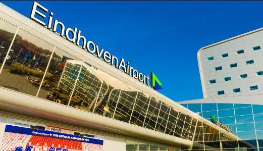 Bild: Parken Flughafen Eindhoven. Wo kann man ein Auto am Flughafen Eindhoven abstellen?
