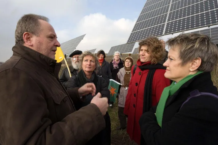 Renate Künast besichtigt Solarpark Sprendlingen Bild: Renate Künast besichtigt Solarpark Sprendlingen