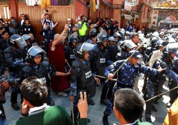 Nepalesische Polizei unterbindet gewaltsam Veranstaltung der Tibeter zum 10. März Bild: Nepalesische Polizei unterbindet gewaltsam Veranstaltung der Tibeter zum 10. März