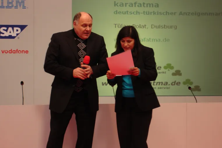 Bild: Türkische Gründerin gewinnt Preis beim Gründerwettbewerb des BMWA