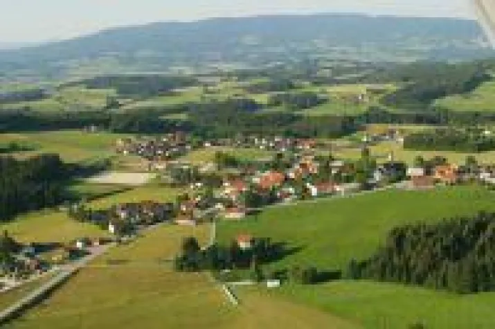 Bild: Der Gemeinderat Sonnen im Bayerischen Wald wird keine Freiflächenphotovoltaikanlagen genehmigen