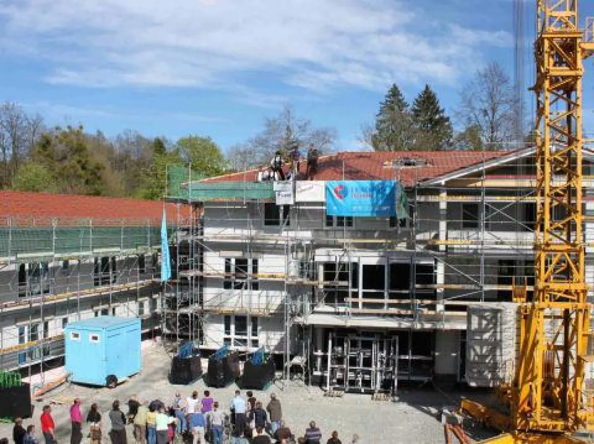 Es ist aufgerichtet: Richtfest in Rosenharz