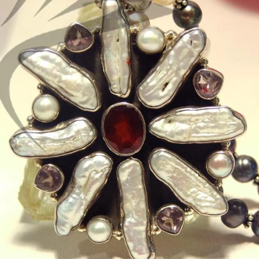 Zhen Hua - Halskette - Material: Silber, Perlen, Granat, Amethyst - Design: FancyNaNa
