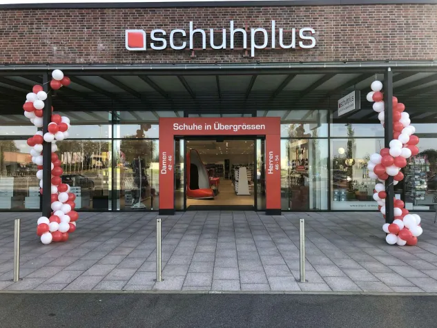Große Schuhe in Kaltenkirchen bei schuhplus Bild: Große Schuhe in Kaltenkirchen bei schuhplus