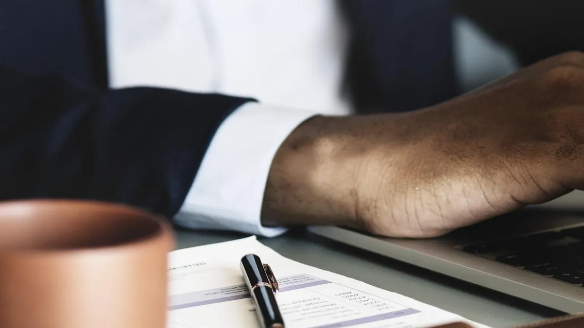 Satire trifft auf Realität - Kritik am Innovationsprogramm Logistik 2030 (c) Pixabay)