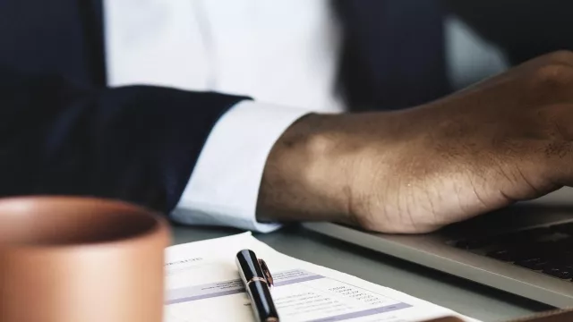 Bild: Satire trifft auf Realität - Kritik am Innovationsprogramm Logistik 2030