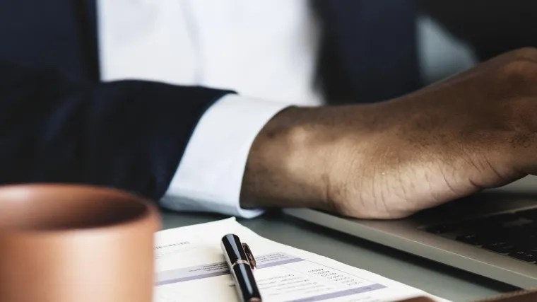 Satire trifft auf Realität - Kritik am Innovationsprogramm Logistik 2030 Bild: Satire trifft auf Realität - Kritik am Innovationsprogramm Logistik 2030