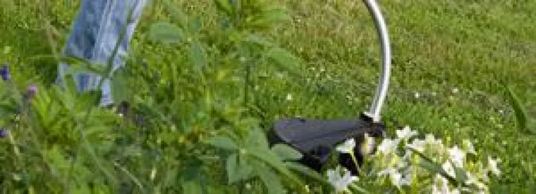 Bild: Robuste Technik für den heimischen Garten: der Rasentrimmer ECHO GT-222ES