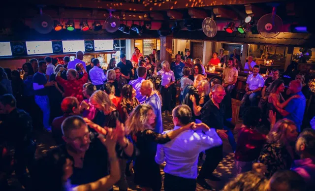 Bild: Tanzclub im Schwarzwald - alles andere als beschaulich