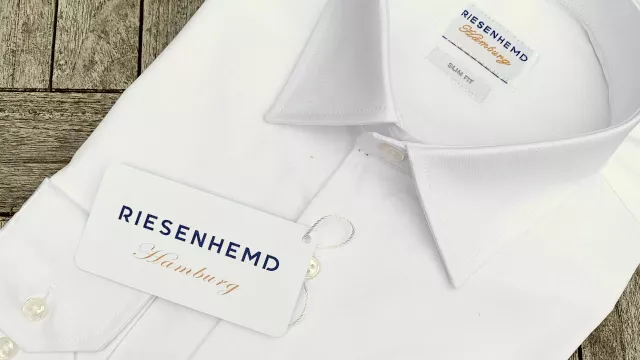 Bild: Slim Fit Hemden für Männer über 1,90 Meter jetzt bei RIESENHEMD Hamburg erhältlich