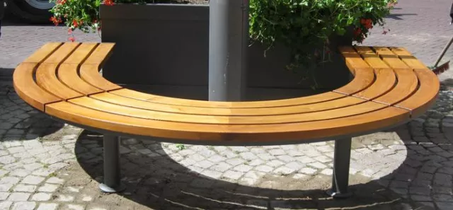 Bild: Die Rundbank Typ Aurich ist in ihrer klassisch schlichten Form ein Highlight der Stadtmöblierung