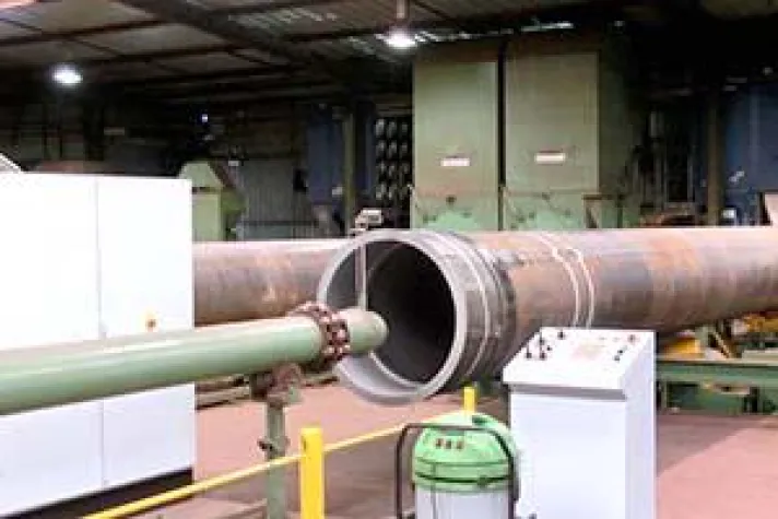 Bild: Ceramic Polymer – Innenbeschichtung von Kühlwassersteigleitungen FLNG-Projekt