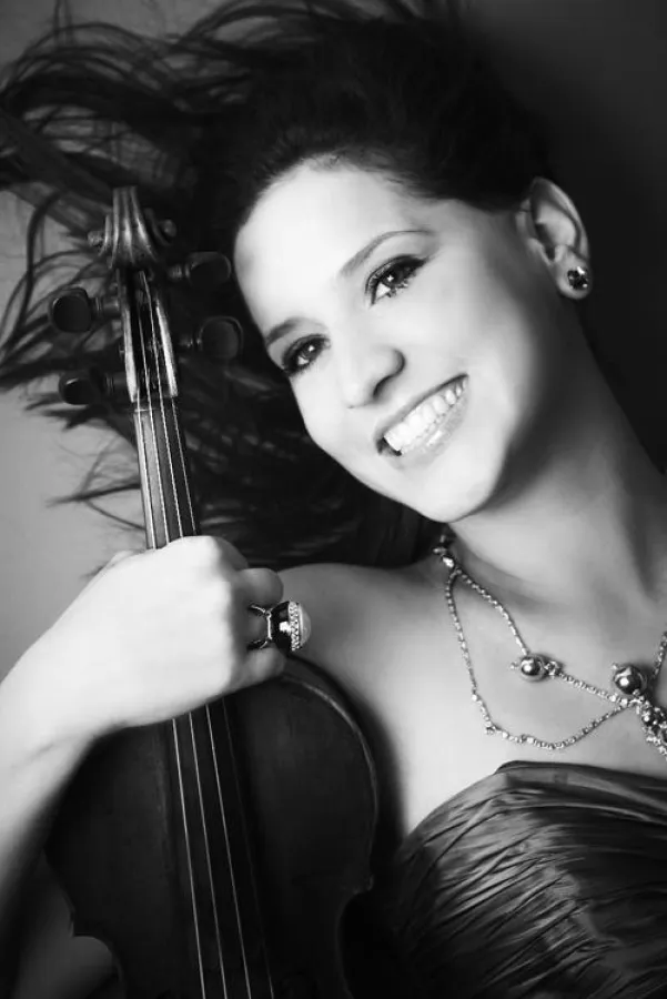 Sowohl in ihrer musikalichen als auch in der Network Branche feierte Sarah Smus große Erfolge.